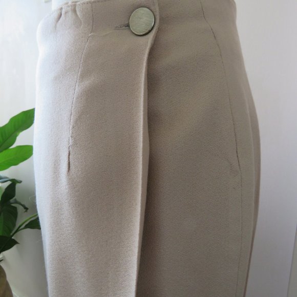 Vintage 1990s Beige Short Wool Crepe Wrap Skirt - Picture 3 of 10